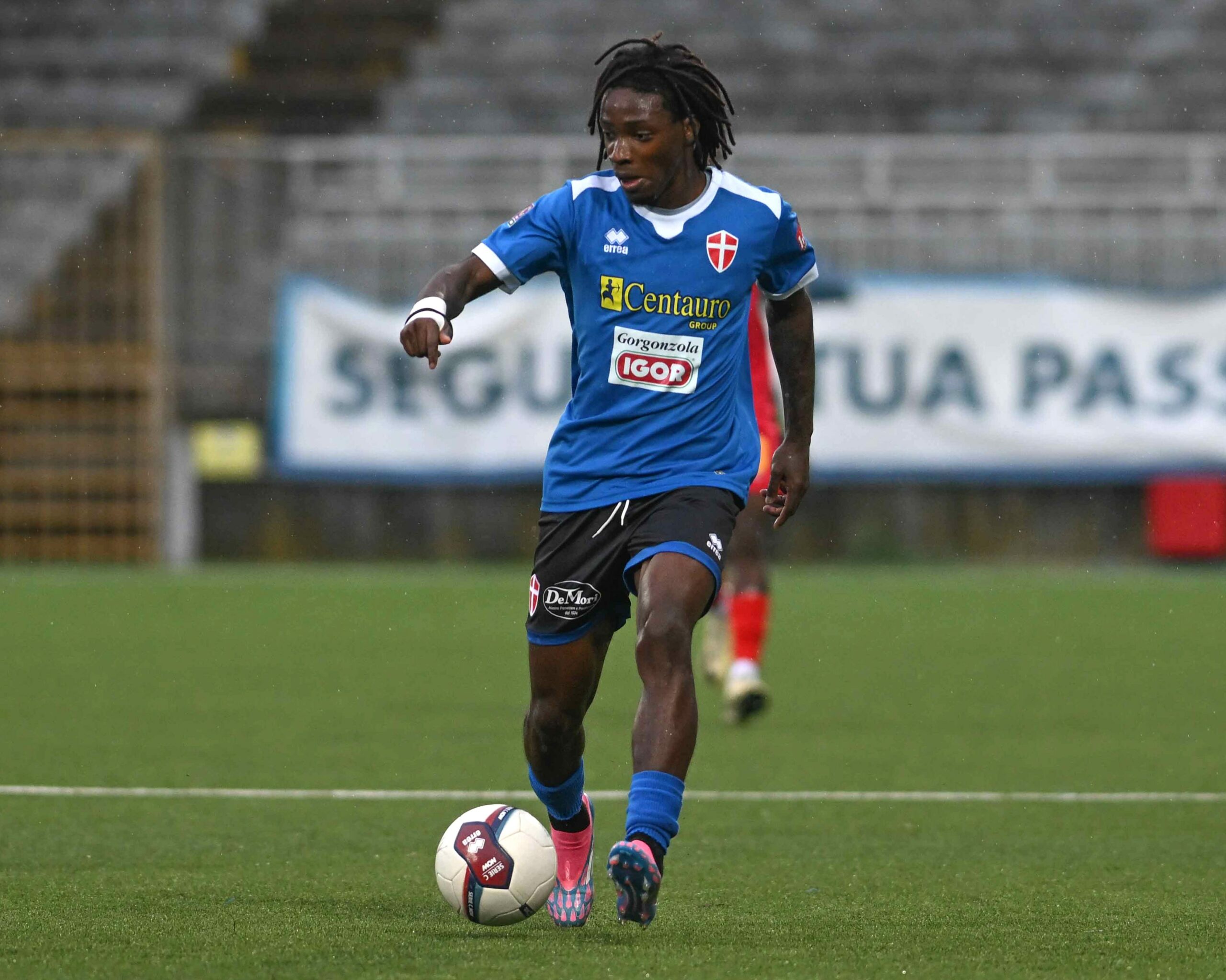 Read more about the article Episodio Agyemang, la nota del Club